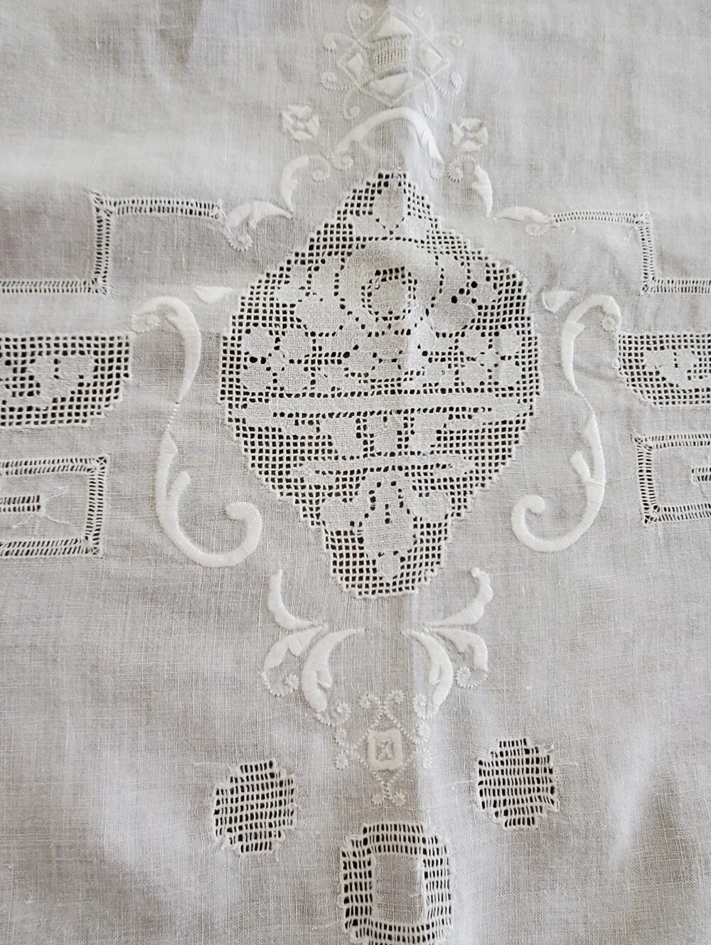 Vtg Madeira Linen Hand Embroidered Intricate Cutwork Tablecloth+12 Napkins White